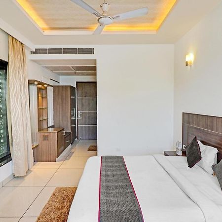 Oyo Townhouse 484 Sanskriti Hotel Delhi  Eksteriør billede