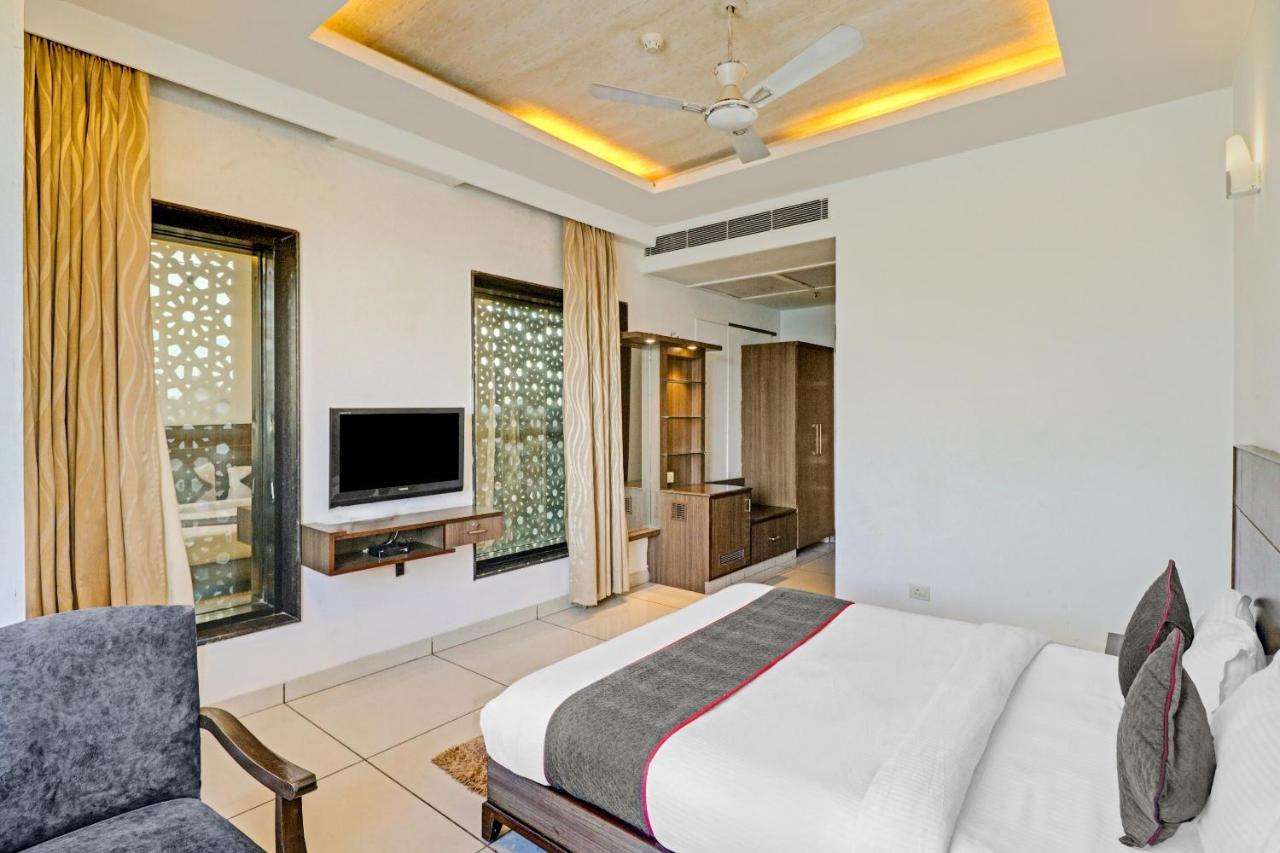 Oyo Townhouse 484 Sanskriti Hotel Delhi  Eksteriør billede